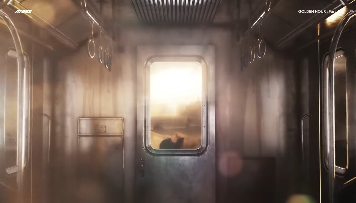 JWYcomfort's tweet image. ISN'T THE SAME TRAIN AS ETERNAL SUNSHINE ???? 😲