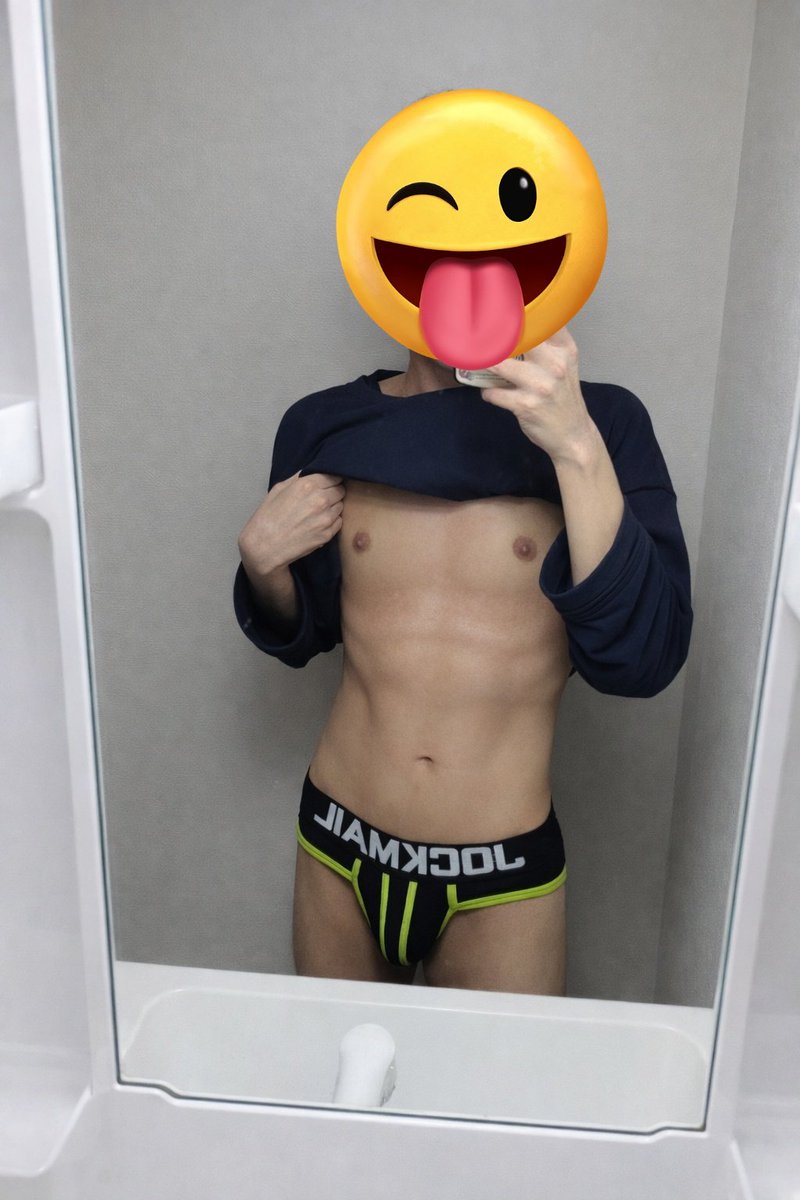 なんかあのBOT騒ぎ以降何投稿しても今まで以上に誰の通知にも載らなくなったっぽいのでなんでも投稿します(笑)。

ただ……ChatGPTで背景削除頼むと自然と腹筋追加してくるから怖い💦。こんなに割れてないです(´｀;)。

#ゲイ #gay #nsfw #bottom