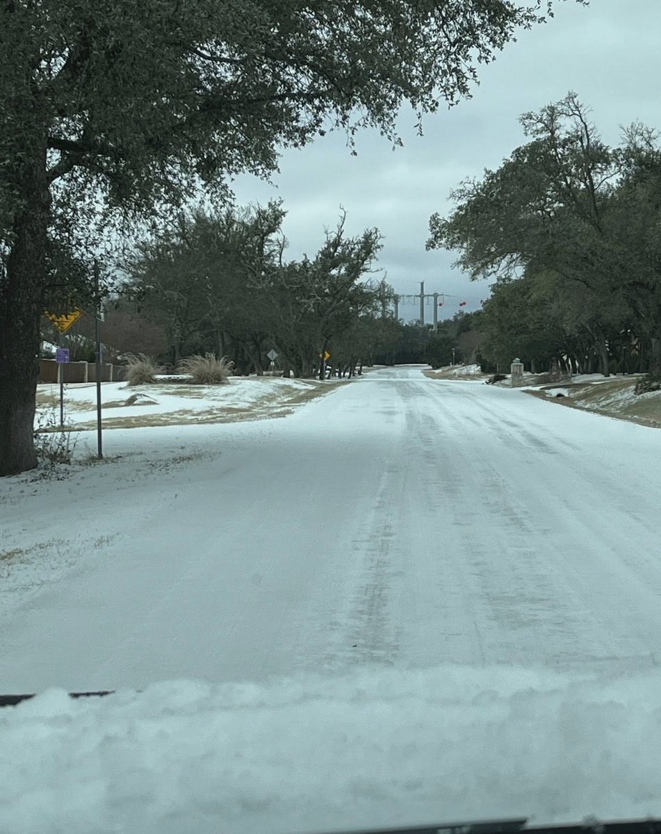 From 620 to local roads, Lakeway officers continue to monitor the situation. As you can see, roads remain covered in ice. Please AVOID travel unless absolutely necessary.
Also, please consider avoiding delivery services for food and other supplies until roads improve.