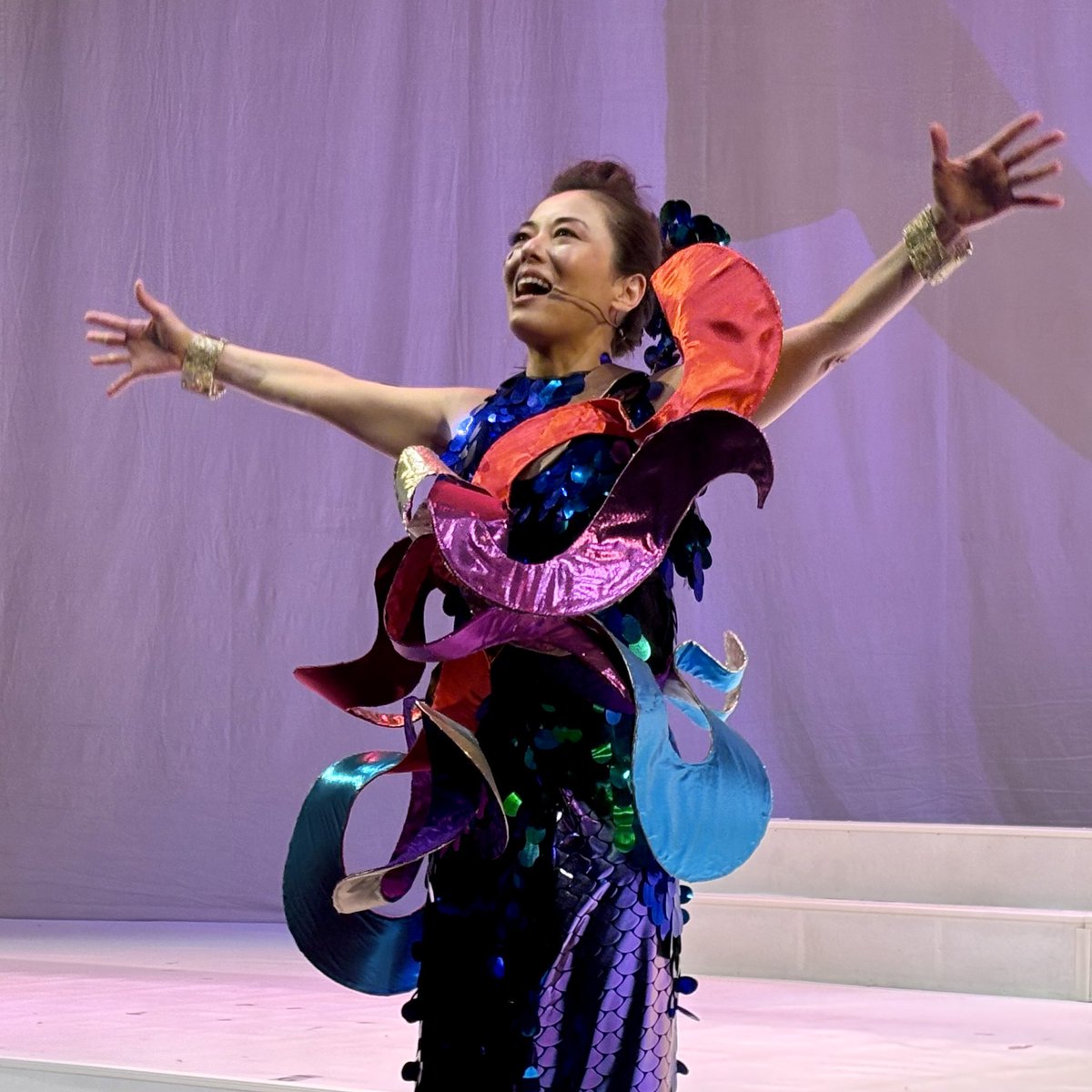 『#300歳の誕生日 』全員完泳です！とにかく皆様に心からの感謝を！最大ボリュームで50〜60代女性のリアルを演じる稀有な機会をいただいた時からの興奮と責任感、終わった今でも「更に！更に！」と武者震っております🔥びっくりするほど嬉しい感想も沢山いただき、改めて、やって良かった。Onward!