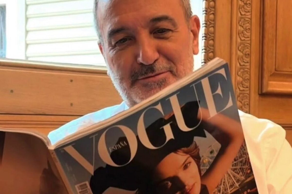 danielsirera's tweet image. Crisis en Rodalies. Vandalización del cementerio hebreo de Les Corts. Apuñalamiento en el metro. Tres agresiones sexuales al día…
Barcelona arde y Collboni leyendo Vogue, como Nerón tocando el arpa.