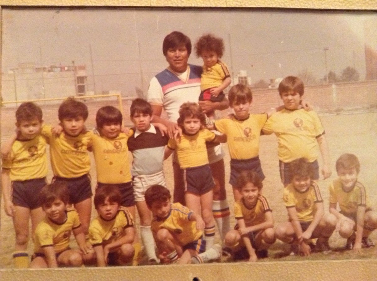 Schiaffs19's tweet photo. @Carlos8Reinoso Que en paz descanse mi amigo querido más de 10 años jugando con el en  América Don Carlos. https://t.co/gqdbvMdJHM