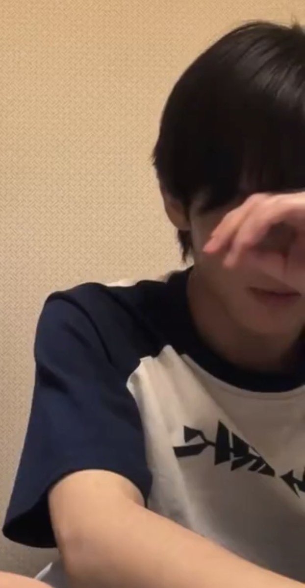 잘 모르겠으니까 눈 가리고 조용히 말하는 거 왤케 웃김 아