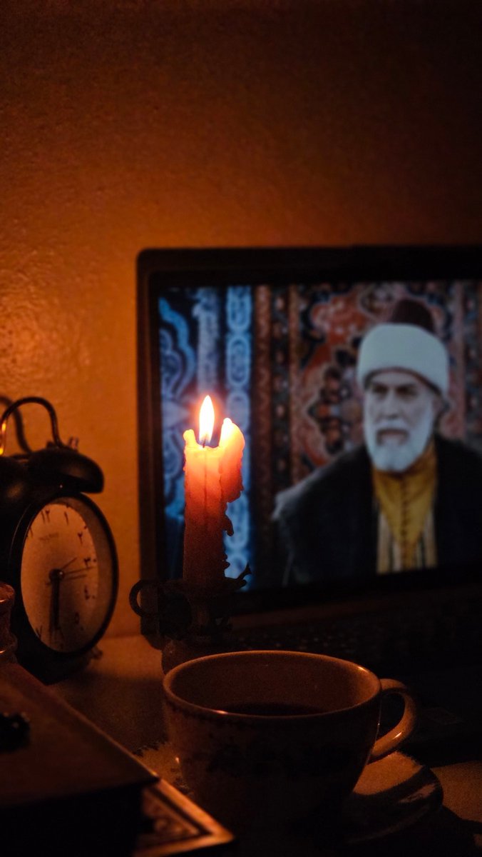 FezaRuh's tweet photo. "İnsanın düşlediği menzil ona vardığında kıymetini bitirir derler.
Sizi diri tutan o menzile varma arzunuz idi.."
#azizmahmudhüdayi https://t.co/BJ0t6h9aDC