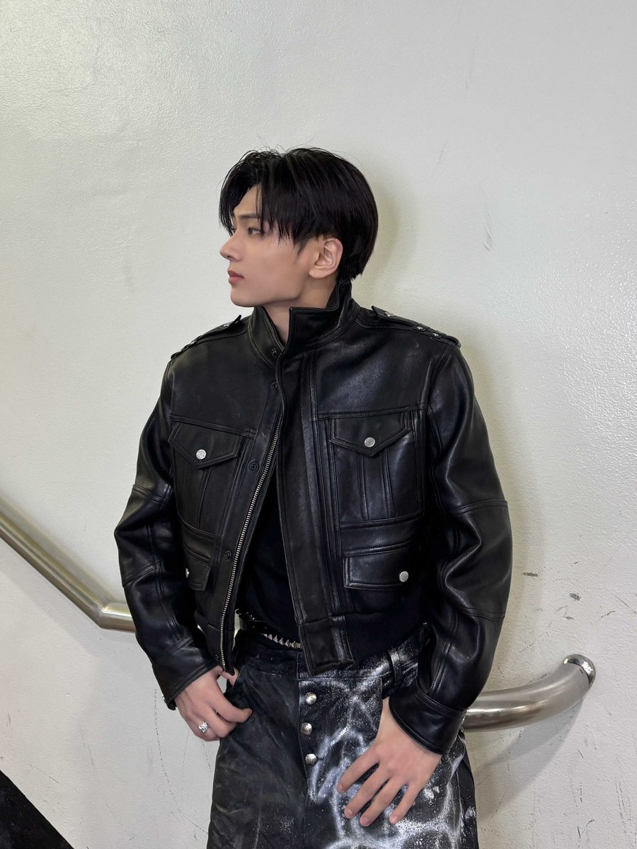 JJwonr's tweet image. the coolest boy ever