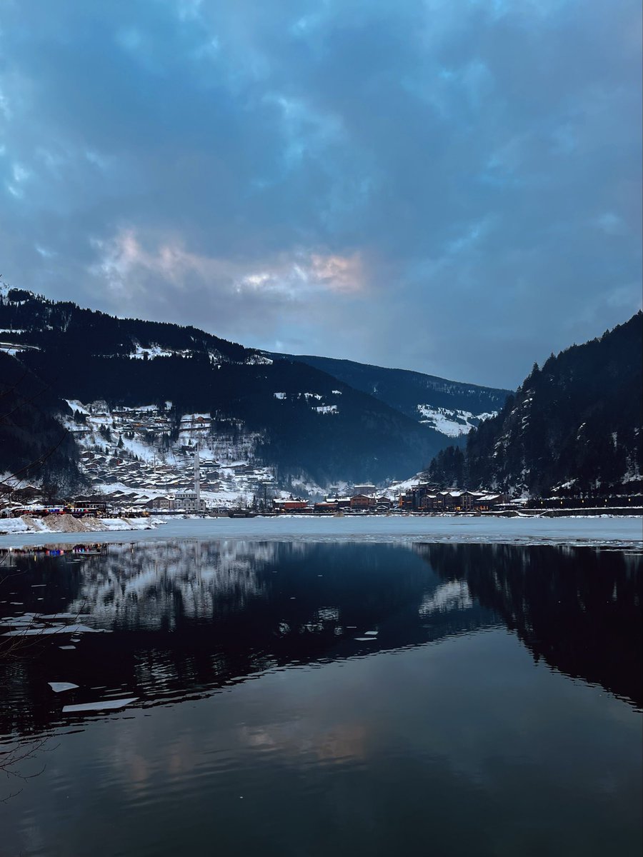 Bu hafta sonu Uzungöl’de gerçekleştirilen Uzungöl Kış Festivali’ne ben de katılma imkânı buldum. Böylesine önemli bir organizasyonun, şehrimiz adına geç kalınmış fakat son derece yerinde bir adım olduğunu ifade etmek isterim. Oldukça kapsamlı ve geniş katılımlı bu programın