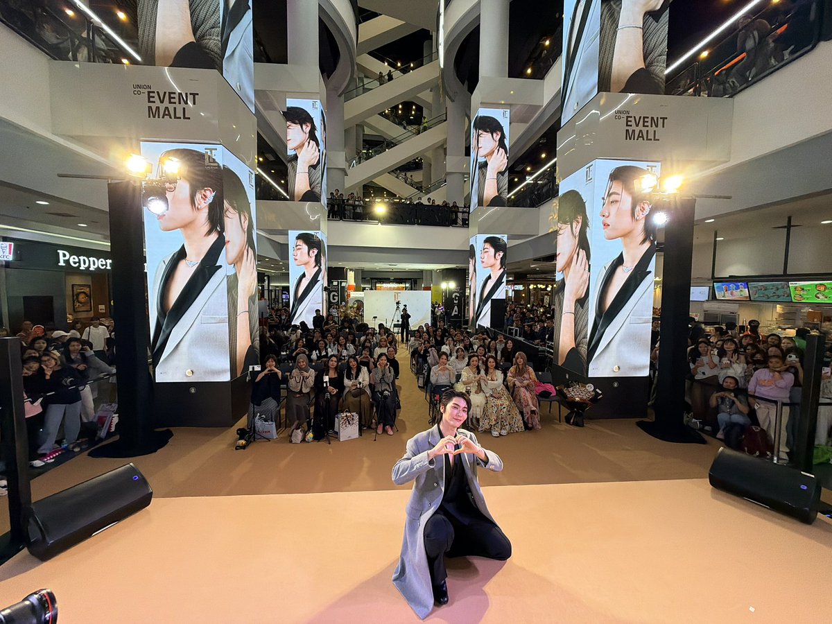 Bossckm_'s tweet image. ขอขอบคุณแบรนด์ @LaithaiOfficial  ที่ให้โอกาสผมได้เป็นพรีเซนเตอร์ของแบรนด์ นะครับ ในฐานะที่ผมเป็นพรีเซนเตอร์ ผมจะเต็มที่และพรีเซนท์ออกมาให้ดีที่สุดนะครับ ขอบคุณแฟนๆทุกคนที่มาร่วมงานในวันนี้ด้วยนะครับบบบ ร้ากกก ฝากด้วยนะครับ ❤️❤️❤️
1st PRESENTER OF LAITHAI 
#LAITHAIXBosschaikamon