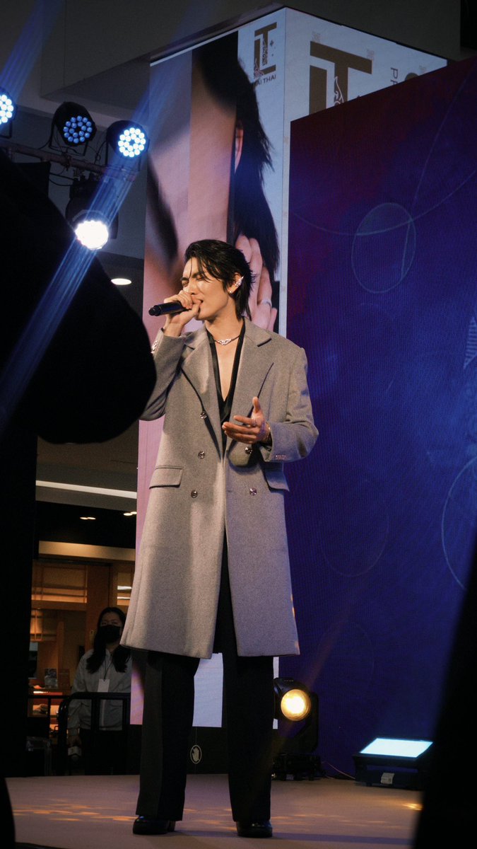 Bossckm_'s tweet image. ขอขอบคุณแบรนด์ @LaithaiOfficial  ที่ให้โอกาสผมได้เป็นพรีเซนเตอร์ของแบรนด์ นะครับ ในฐานะที่ผมเป็นพรีเซนเตอร์ ผมจะเต็มที่และพรีเซนท์ออกมาให้ดีที่สุดนะครับ ขอบคุณแฟนๆทุกคนที่มาร่วมงานในวันนี้ด้วยนะครับบบบ ร้ากกก ฝากด้วยนะครับ ❤️❤️❤️
1st PRESENTER OF LAITHAI 
#LAITHAIXBosschaikamon