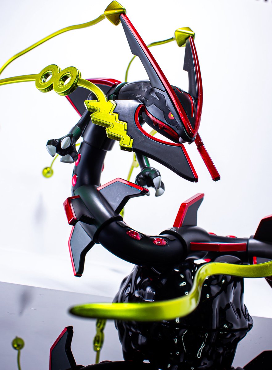 ポケプラメガレックウザ色違い完成ー 金部分のキャンディ塗装が良い