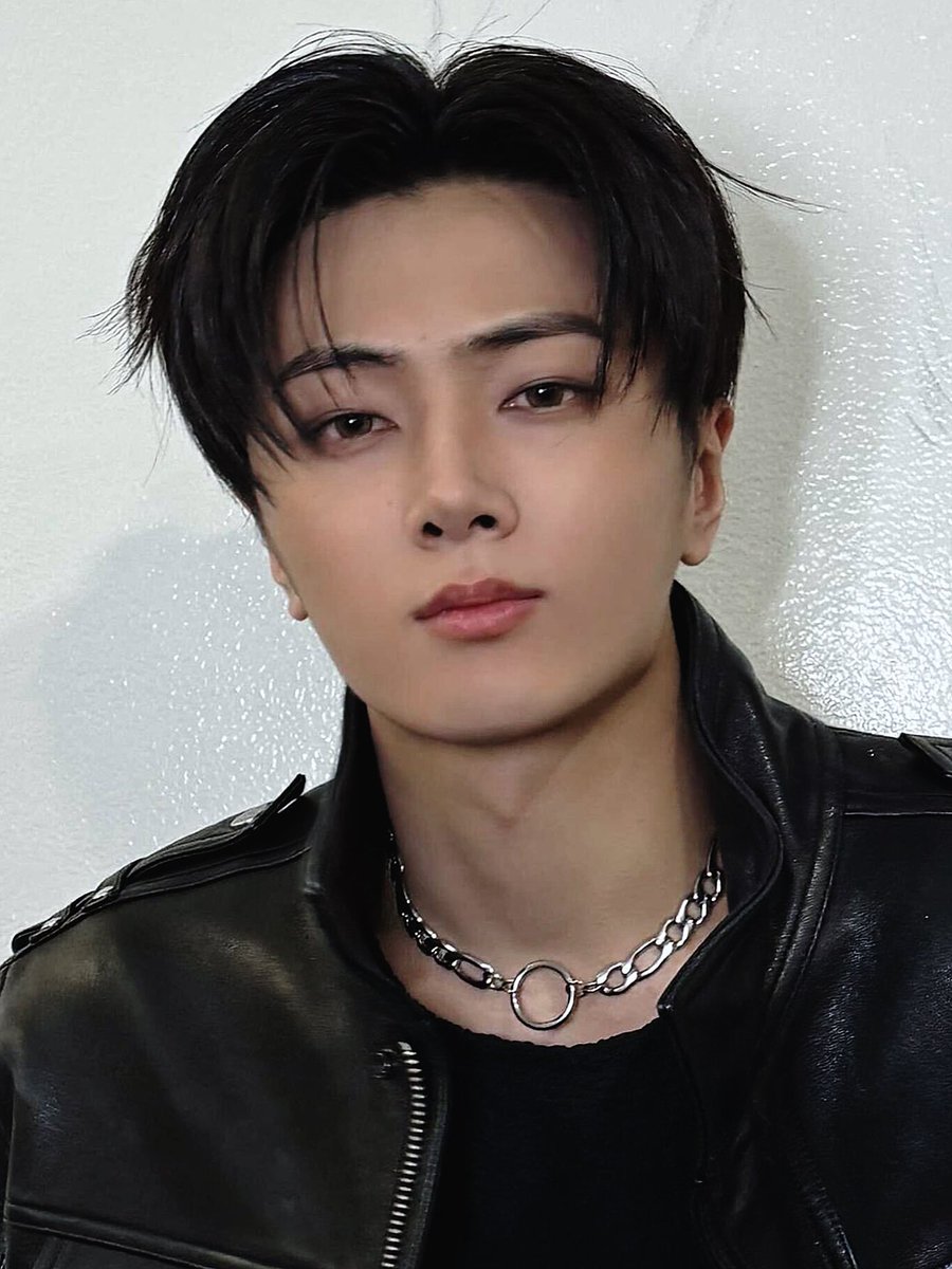 mainlyjay's tweet image. this jay look 😫