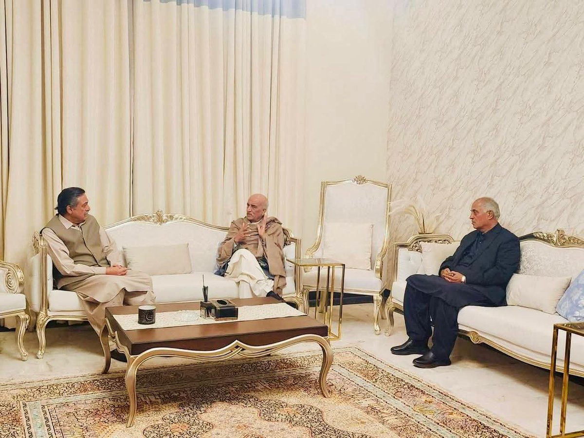 پیپلز پارٹی کے رہنما سید خورشید احمد شاہ سے جی ڈی اے کے رہنما پیر صدرالدین شاہ راشدی کی ملاقات، ملک کی سیاسی صورتحال اور مستقبل کے امکانات پر تبادلۂ خیال