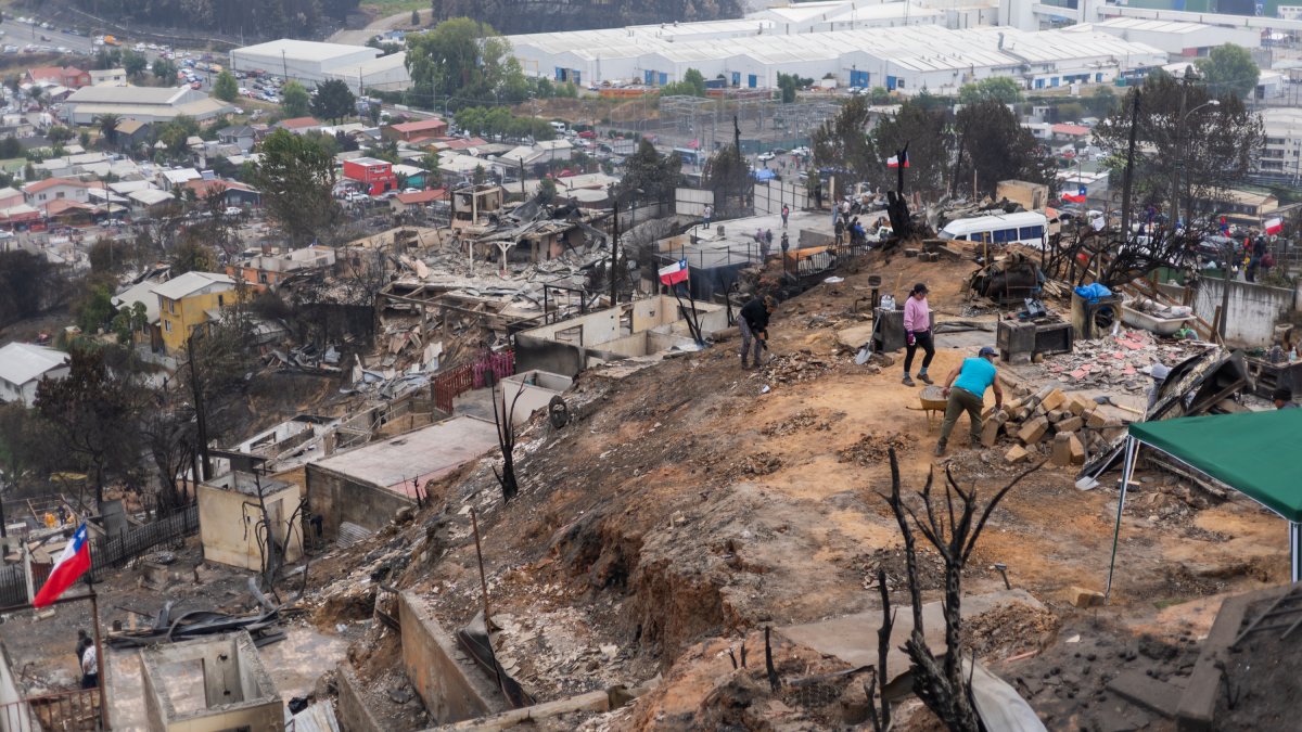 Piden al Senado "suspender el receso parlamentario o volver antes" de vacaciones para sacar adelante la Ley de Incendios #Cooperativa90 tinyurl.com/mr25anhz