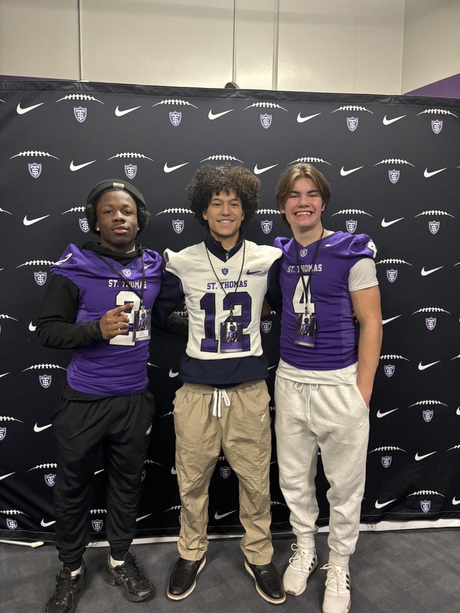 JamesGibson03's tweet image. Huge Thanks to @UST_Football It was nice to visit the campus and know a little more about the program, looking forward to future conversations! @WallieKuchinski @Coach_Caruso @BlaineFootball @Jamesonniska