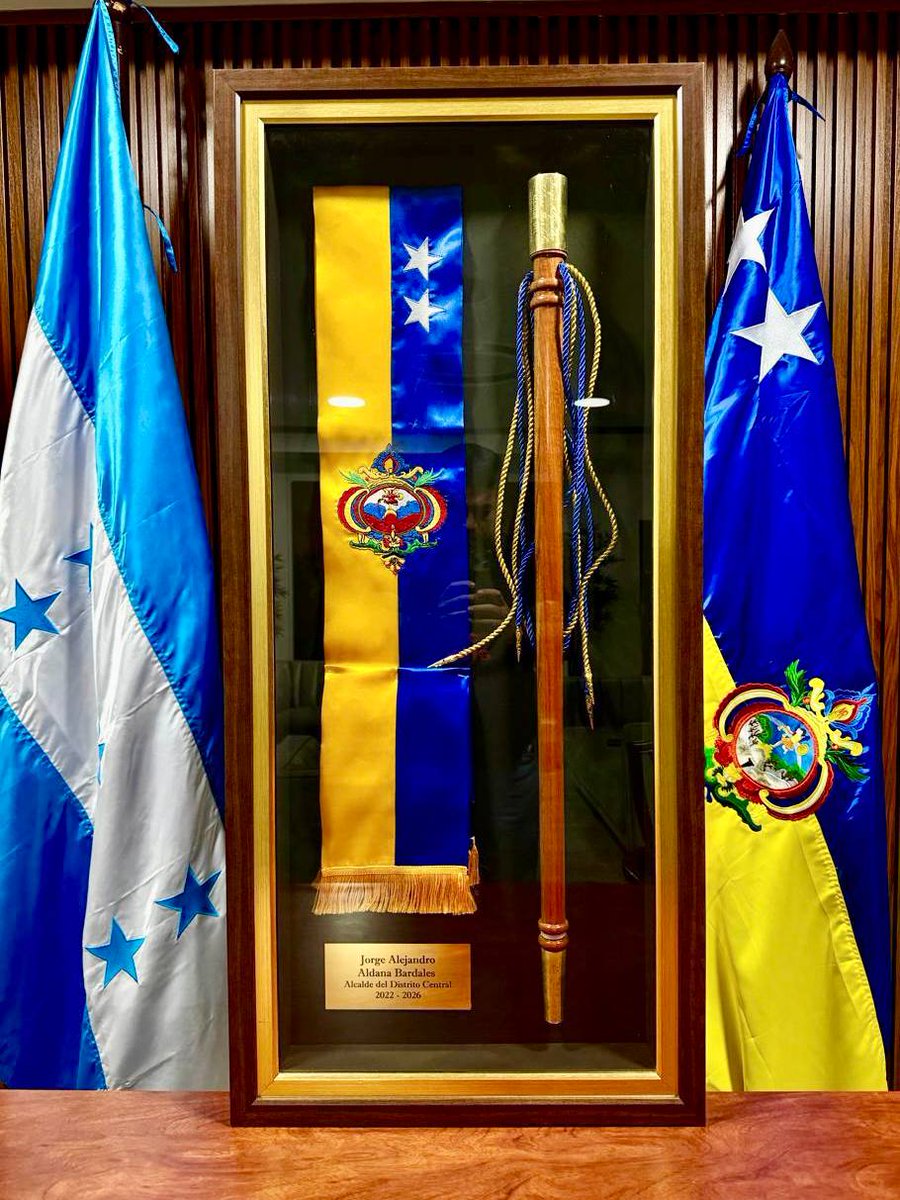 Lo recibí democráticamente y lo mantengo moralmente.

Ganamos la elección con votos de la mayoría de la población.

Se consuma el primer acto de corrupción del gobierno entrante. 

Robarse una elección, también es corrupción.