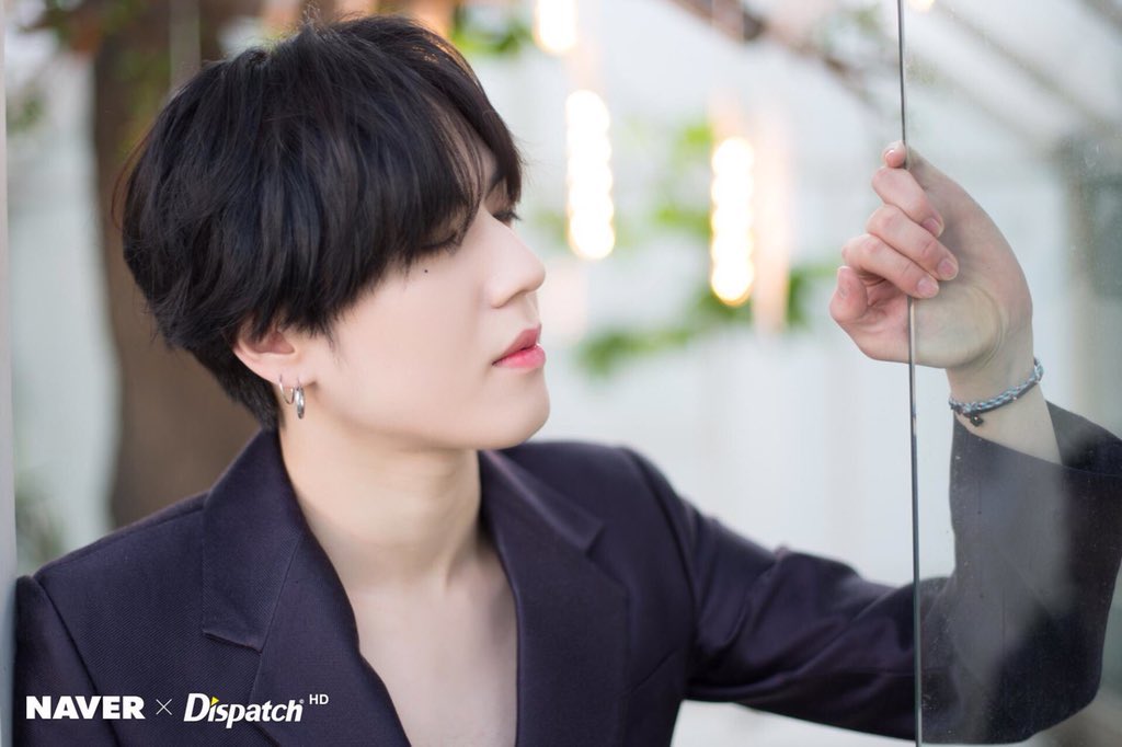PGyeomie's tweet photo. สร้อยถักเครื่องราง จาก fans ให้มา พี่มาร์คสีชมพู และสีฟ้าที่น้องคยอมใส่ คือถอดจากข้อมือพี่เช่นกัน ซึ่งปัจจุบัน เส้นที่คยอมใส่ขาดเพราะคิมดัลแทะ และของพี่มาร์คก็ขาดไปแล้วเมื่อไม่กี่ปีที่ผ่านมา #KimTuanCollection https://t.co/KqtRt4FjYu