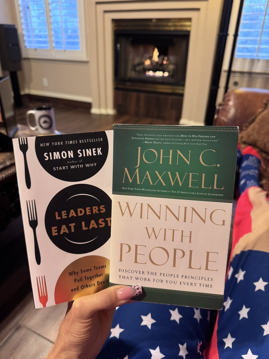 ValChavez2024's tweet photo. Snowy weather 🌨️❄️ calls for comfy pjs, coffee ☕️ and a few good-reads by the fireplace. 🤓📚❤️ Have a cozy Sunday! 💞 #dowhatyoulove #SundayVibes #SelfCareSunday #LeadersAreReaders #LeadersEatLast @simonsinek #WinningWithPeople @JohnCMaxwell #FitLeaders https://t.co/8DSL4FFYrD