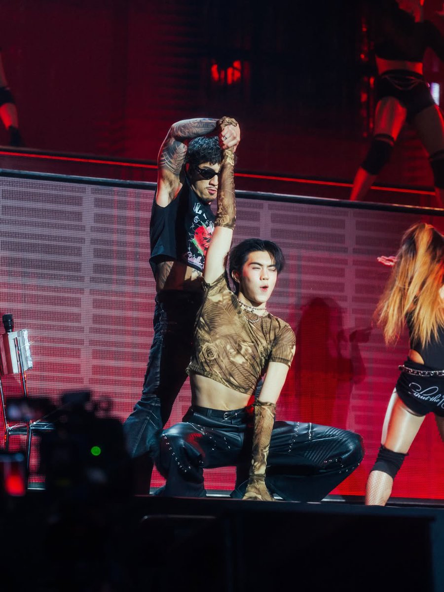 AllforCHOKUNth's tweet image. From IG @.timethai

ผมรักคุณ ซารังแฮโย ❤️‍🔥 

#PROXIEChokun #TIMETHAI 
#PROXIE_The3rdConcert
#PROXIEth