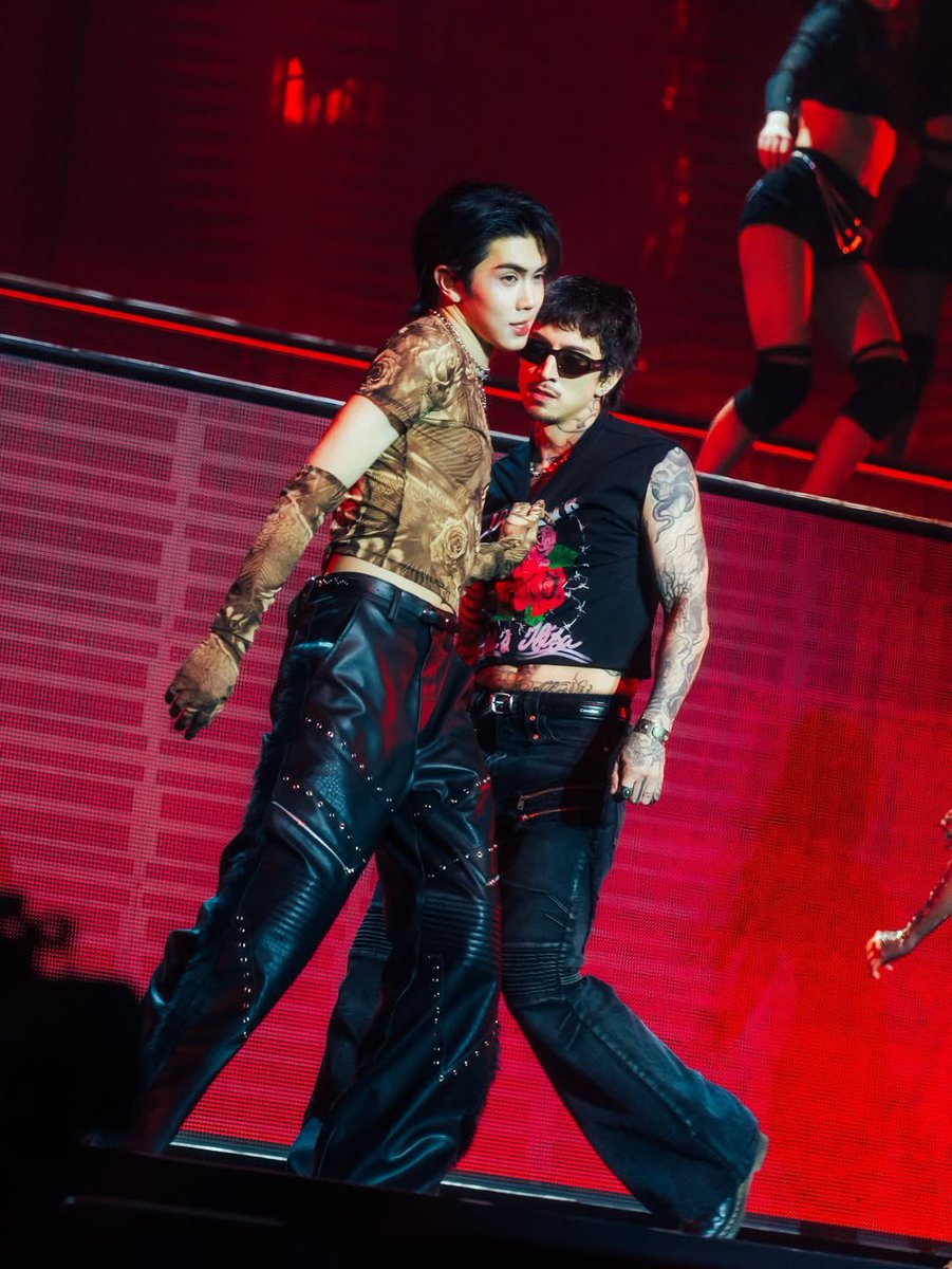 AllforCHOKUNth's tweet image. From IG @.timethai

ผมรักคุณ ซารังแฮโย ❤️‍🔥 

#PROXIEChokun #TIMETHAI 
#PROXIE_The3rdConcert
#PROXIEth