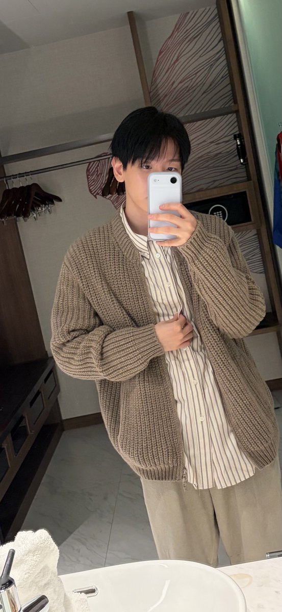 qtpiebyunbaek's tweet image. 260126 BAEKHYUN BUB #큥이버블

Baekhyun: (Photo)

I cut my hair~~~! ㅎㅎ

I really really wanted to cut my hair...