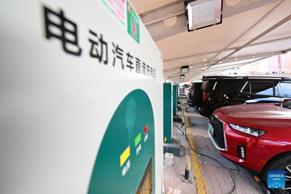 PDOAUS's tweet image. #Electric #vehicles charge at a charging #station in #Yinchuan City, #northwest #China's #Ningxia #Hui Autonomous #Region, Jan. 21, 2026.
en.people.cn/n3/2026/0123/c…