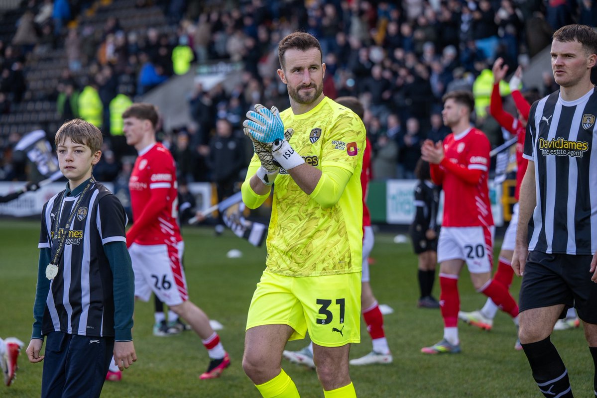 jbelly31's tweet image. The perfect home debut, 3 points and a clean one! Thank you all for the reception 🖤🤍