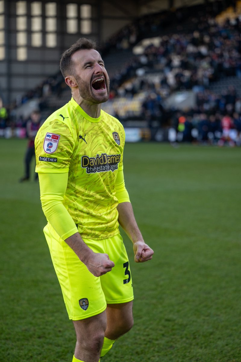 jbelly31's tweet image. The perfect home debut, 3 points and a clean one! Thank you all for the reception 🖤🤍