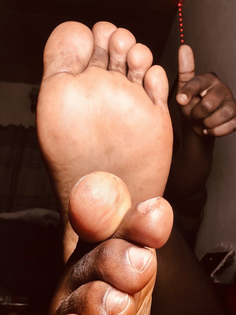 Desire has a price. Those who understand it, get rewarded. 

#footfetish #footslave #feetfetish #dominahavi