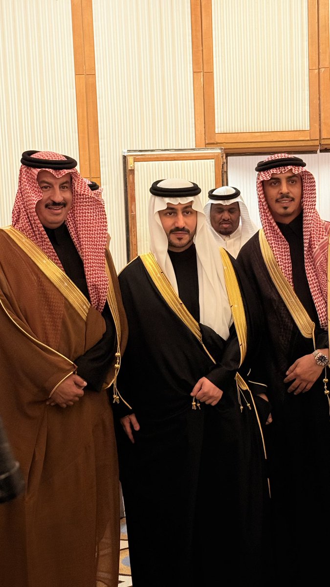 تشرف ليلة البارح 
الدكتور الشيخ سلطان بن علي بن مهرس شيخ قبيلة #الشدادين من #بني_الحارث 
بحضور زواج سمو الأمير فيصل بن عبدالإله بن فيصل آل سعود