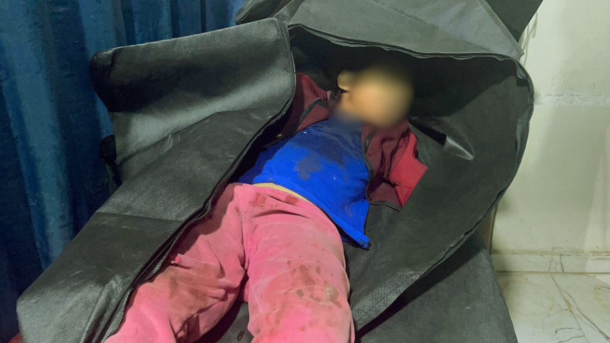 MaximeAzadi's tweet photo. Un enfant a été tué et trois autres membres de la même famille ont été blessés lors d’un attentat à la bombe perpétré par des mercenaires turco-djihadistes dans le village de Qasimiya, à l’ouest de #Kobané, une ville #kurde totalement assiégée, privée d’eau et d’électricité. @UNICEF @Le_HCR