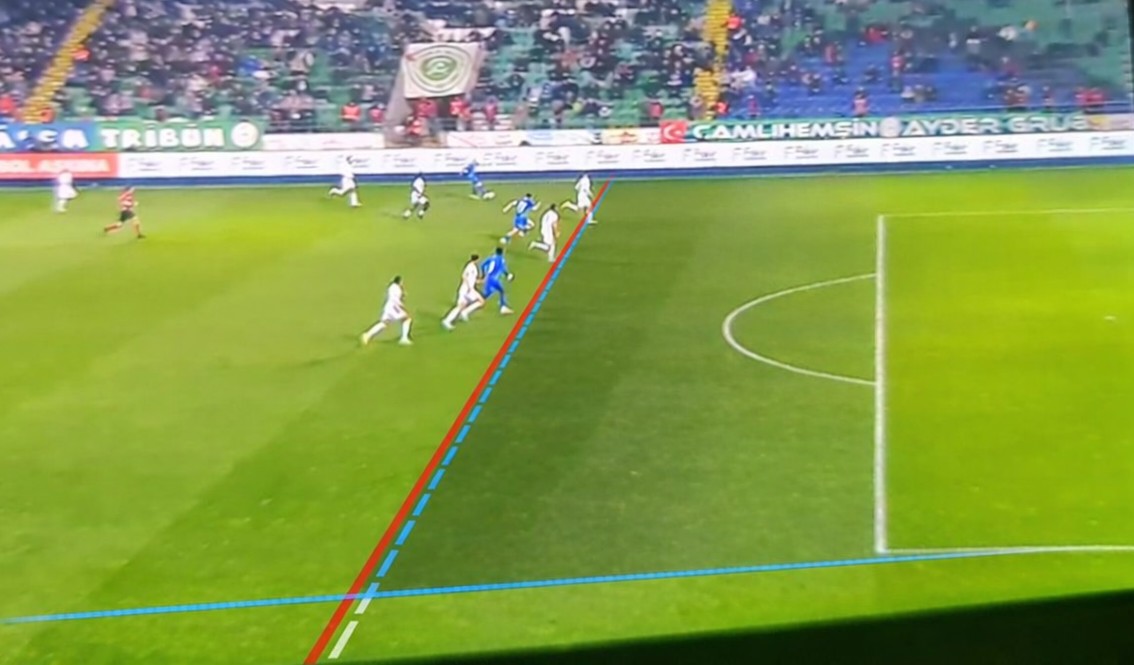 Rize Alanya maçında iptal edilen gol yapay zekanın çizdiği çizgi 
Fıkra bukadar sezon basindan beri rizespor bu tip pozisyonlarda lime lime ediliyor artık çekilecek gibi değil resmen rezillik 

Son dakika #rize #rizealanya