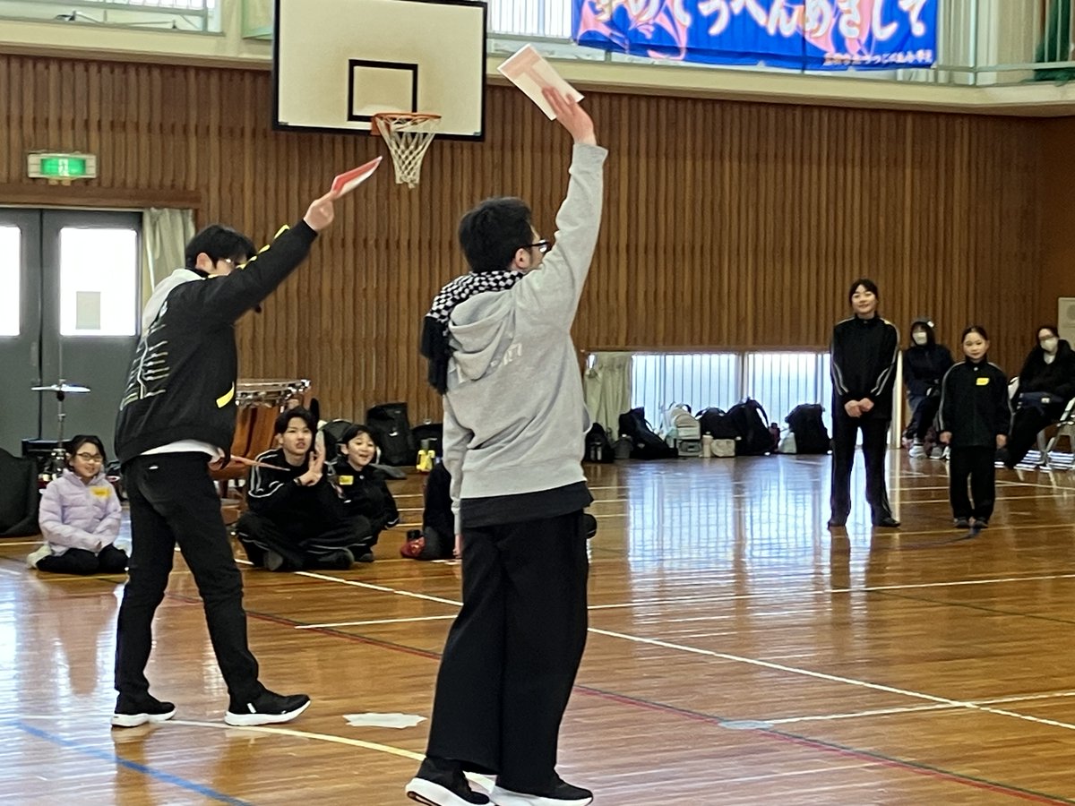 Toyohashi_MB's tweet photo. 1月25日(日)
本日は7名の見学・体験をいただきました。
ポイントカードゲームで身体をあたためたあと，M&amp;Mと楽器・CG体験をしました。
また，一人は入団を決めてもらいました。第一号です。
これからいっしょに頑張りましょう。
まだまだ見学・体験募集中です。 https://t.co/BVo5rXWMIo
