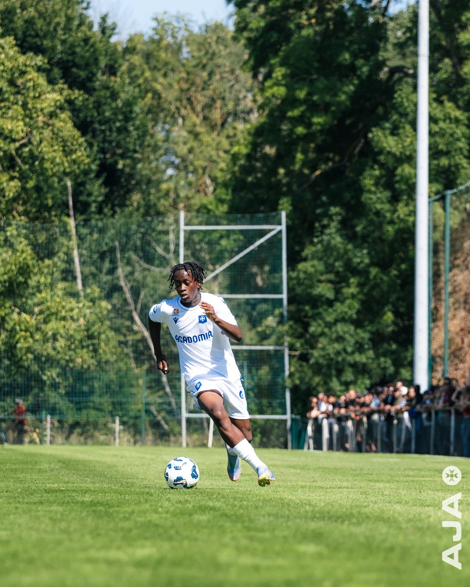 ✅ Déplacement réussi pour nos U19, qui s'imposent 1-0 face à l'Olympique Lyonnais ! 👏 ⚽️ Sacko (42')#FormationAJA pic.
