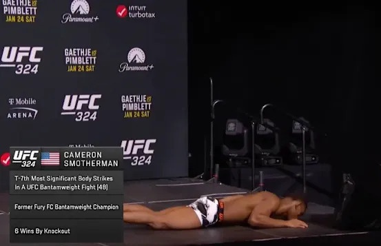 TimesB29989108's tweet image. 🚨#BREAKING: UFC FIGHTER COLLAPSES AT WEIGH-INS
Cameron Smotherman falls face-first after scale, briefly unconscious at UFC 324. Fight vs. Ricky Turcios canceled. Hospitalized.
#UFC324 #WeightCut #MMA #BreakingNews