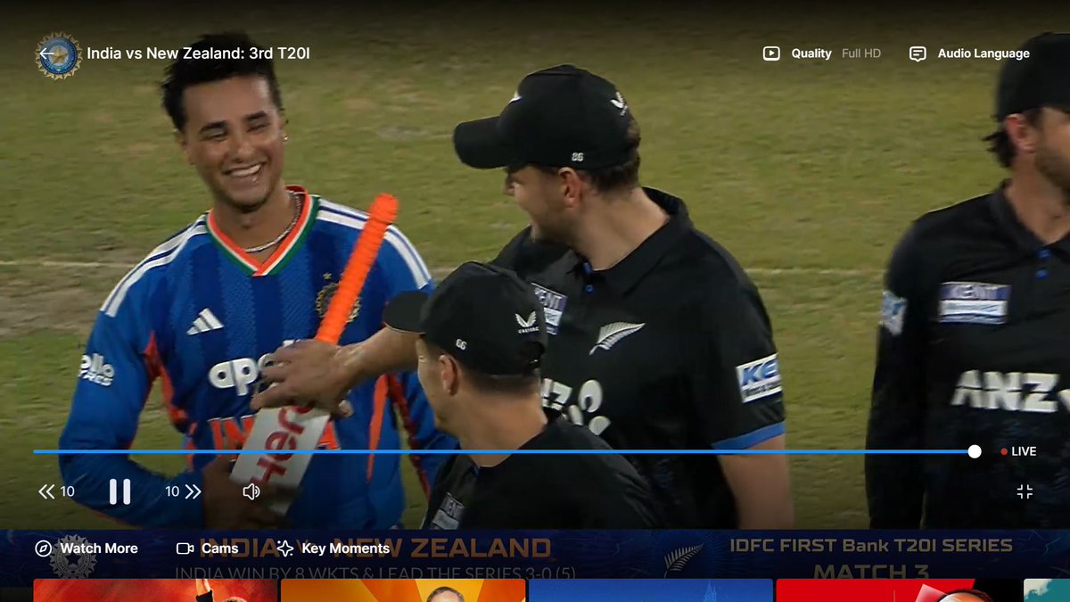 NEW ZEALAND PLAYERS CHECKING THE BAT OF ABHISHEK 😂🔥