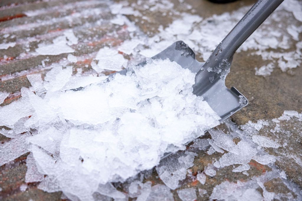 Don’t let your guard down, Gwinnett! Another round of freezing rain is expected for our area between 1:00pm and 6:00pm, which will add to the ice accumulation and hazardous road conditions throughout the day and overnight into Monday.
