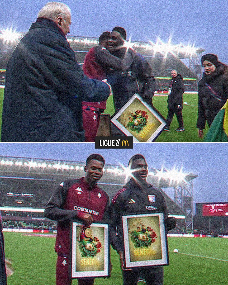 ActuFoot_'s tweet image. Les champions d’Afrique Habib Diallo et Moussa Niakhaté ont été honorés avant le match entre le FC Metz et l’Olympique Lyonnais. 🇸🇳🏆

📸 @Ligue1_ENG