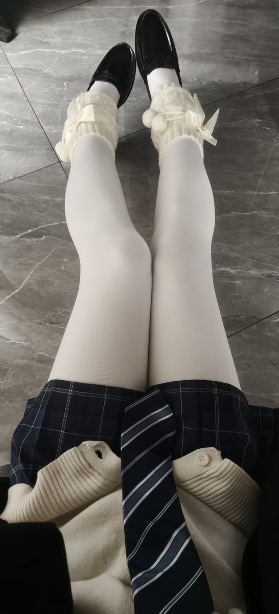 zzruantang_'s tweet image. 晚安～早点休息哦
#白丝 #jk制服