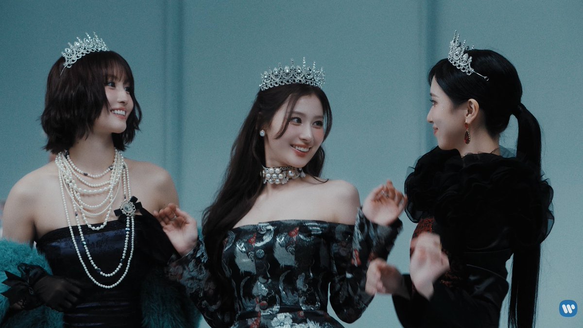 i'm actually crying because I really don't want misamo to end. they genuinely compliment eachother so well, and their songs are so harmonious. I'm actually so heartbroken. It's only been 3 years but I've seen them grow so much through their music. misamo I love youu