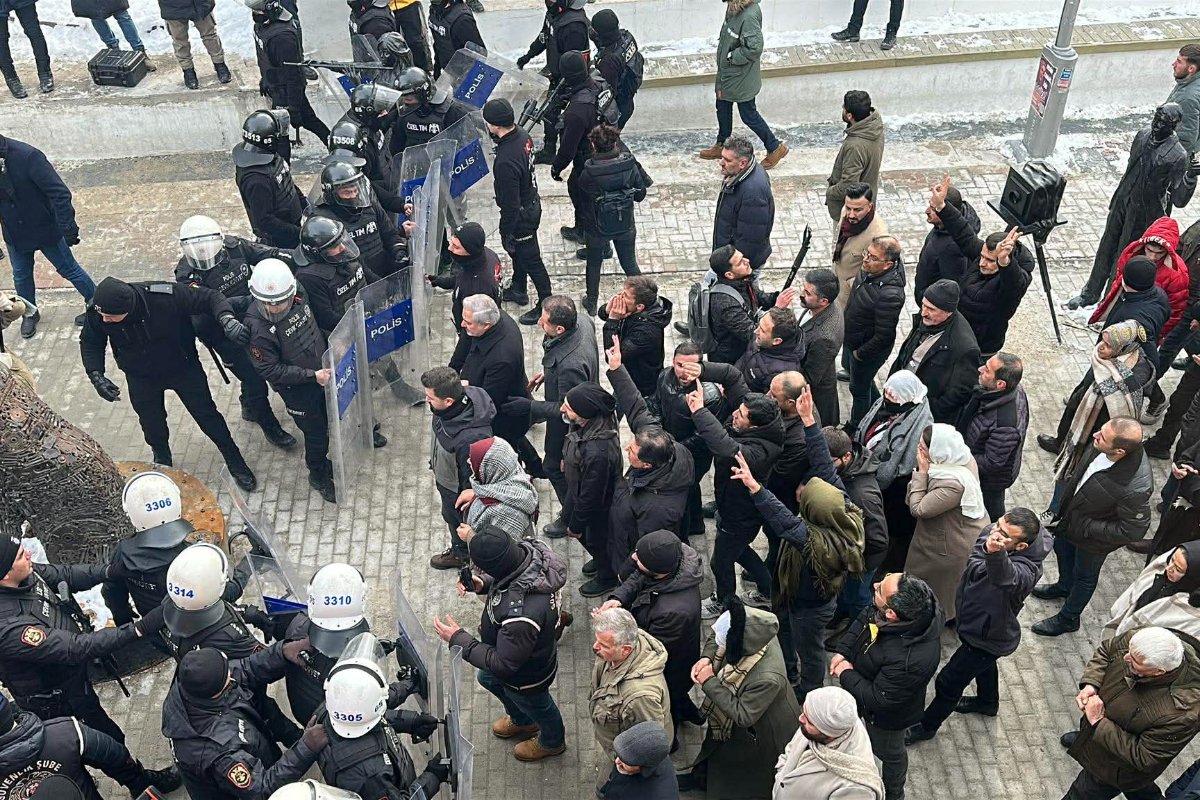Centinaia di persone arrestate in Turchia dopo le proteste contro la guerra nel Rojava - retekurdistan.it/2026/01/25/cen…