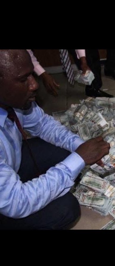 dotlad02's tweet image. You no go sweat keh? Money wey him next generation 5 generations to come fit no see  na hin him sit down dey count.😩😭