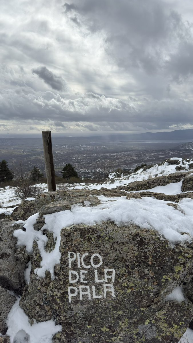 MeteoExplora's tweet image. 🌬️ Jornada muy ventosa en la Sierra de Madrid 🏔️, con algunos copos de nieve ❄️ visibles en las inmediaciones de #MirafloresdelaSierra.
Importantes acumulaciones por encima de los 1.400m, dejando un paisaje plenamente invernal. @AytoMiraflores 
#Viento #Madrid #SierraMadrileña