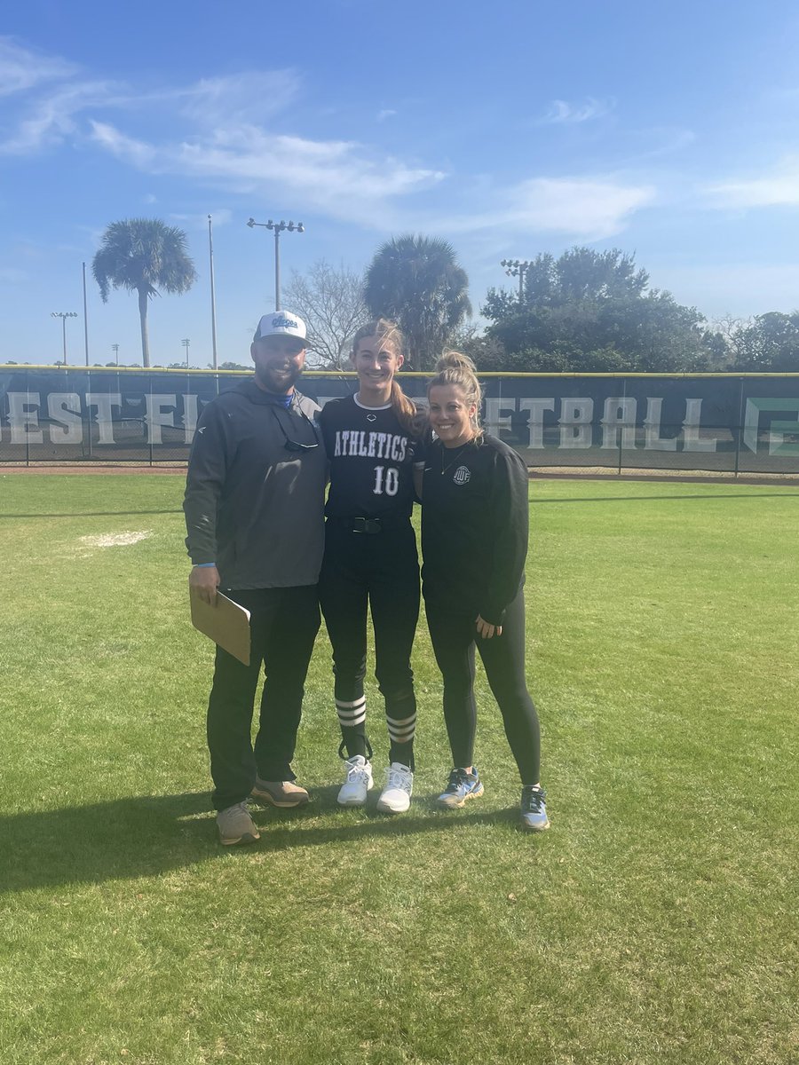 AddisonFerrell2's tweet image. Fun day yesterday with @UWFSoftball! Enjoyed meeting the coaches, seeing the facilities, and learning more about the softball program at UWF. Can’t wait to go back! Go Argos!
@BaynesCoach @ashlieghmclean @AM09Chapman @agsoftball98 @MaddieP_SB2027 @1rebelsoftball