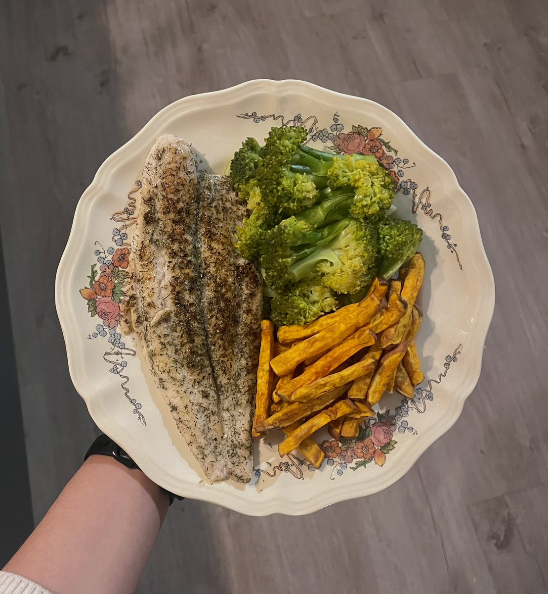 Iadybugluvr's tweet photo. accidental pescatarian day https://t.co/uBCrXbMom8