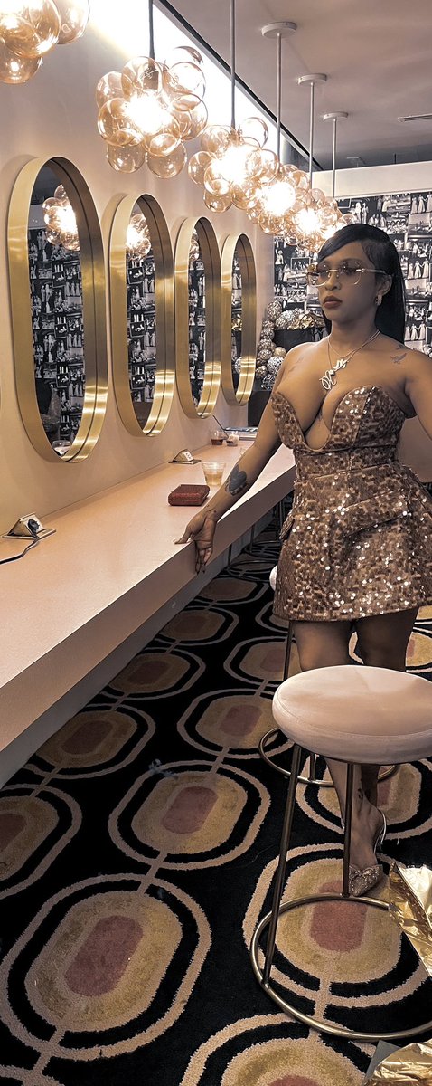 sofunsized's tweet image. Fine shit ✨