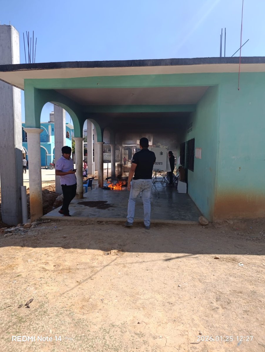 Ante el miedo <a href="/salomonj/">Salomón Jara Cruz</a> opta por la quema de casillas. Esta es  #SanMiguelEcatepec, agencia de #MagdalenaTequiaiatlán en el #Istmo casilla 0385-B1. <a href="/LagarrapataS22/">La Garrapata S-22</a> <a href="/Gelosnivon/">María de los Ángeles</a> <a href="/rojasayuzo/">Ernesto Rojas Ayuzo</a> <a href="/APO_Oaxaca/">APO Oaxaca</a> <a href="/Quadratinoaxaca/">Quadratín Oaxaca</a> <a href="/elimparcialcom/">EL IMPARCIAL</a> <a href="/nvinoticiasoax/">Noticias Oaxaca NVI</a> <a href="/ZonaRoja_Oaxaca/">Zona Roja Oaxaca</a> <a href="/azucenau/">Azucena Uresti</a>