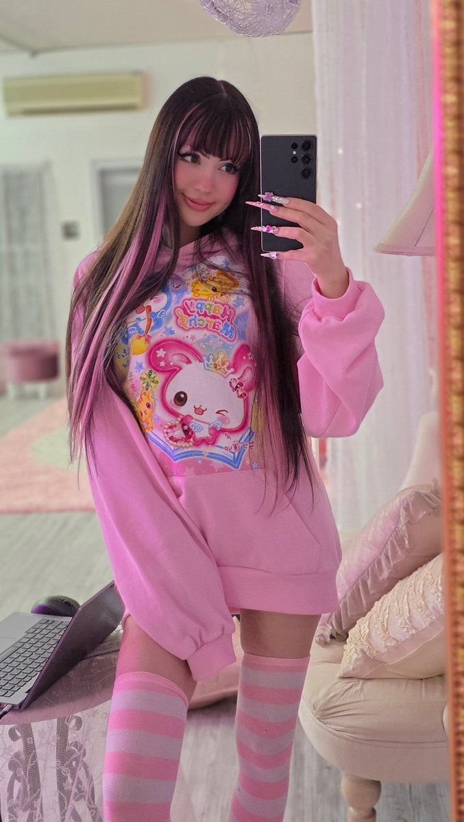 simp4pinkii's tweet image. Comment and tell me if you fantasize about being humiliated by me, or worshipping me🎀