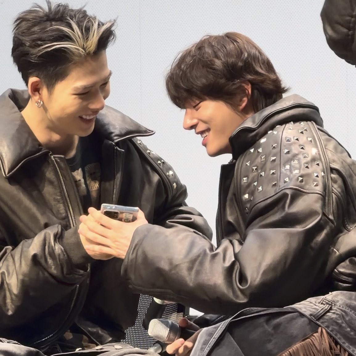 look at ni-ki's smile, he loves jake so much 🥹🥹