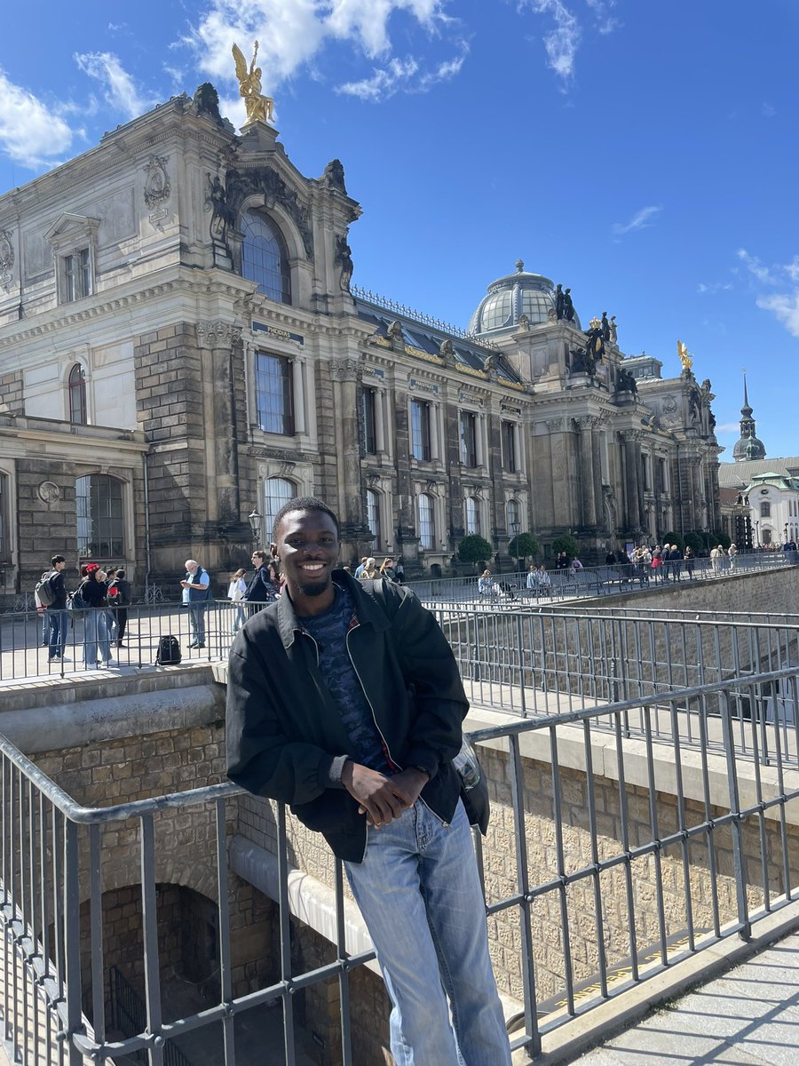 dom_derMann1's tweet image. Hallo, hier ist Tunji.

B.A German &amp;amp; French
University of Ibadan 

I speak German and French 🇩🇪🇫🇷

I have a Goethe B2 Zertifikat and am also a German Tutor

A DAAD- Hochschule Sommerkurs Scholarship holder - a one-month intensive language course in Berlin, Germany .