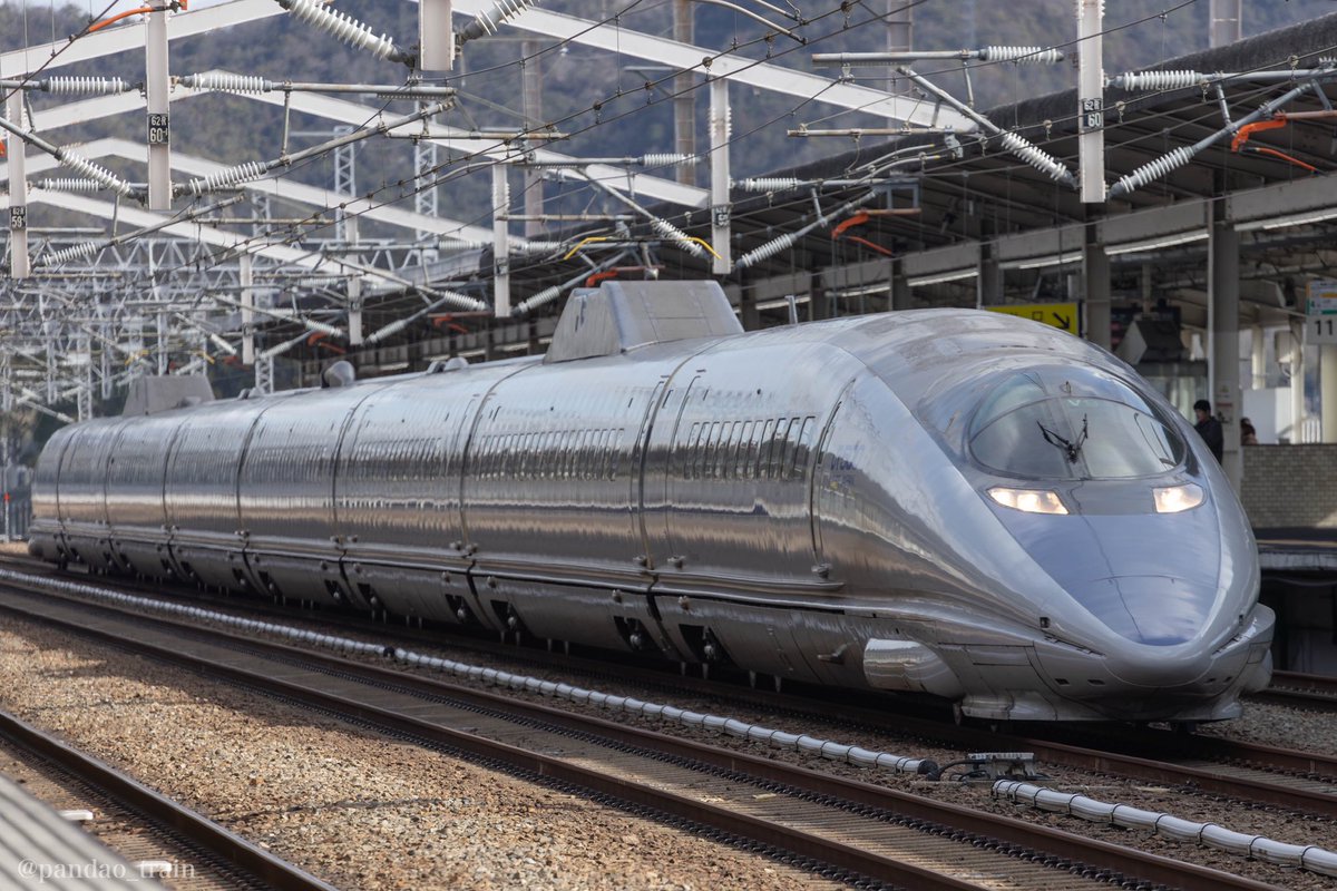 pandaohoo's tweet photo. 500系リバイバルのぞみは相生駅で。
500系はやっぱり駅を爆速で通過していく姿こそ似合いますね。
次また走るなら、徳山のアウトカーブが撮りたい。 https://t.co/09AhN4INjs