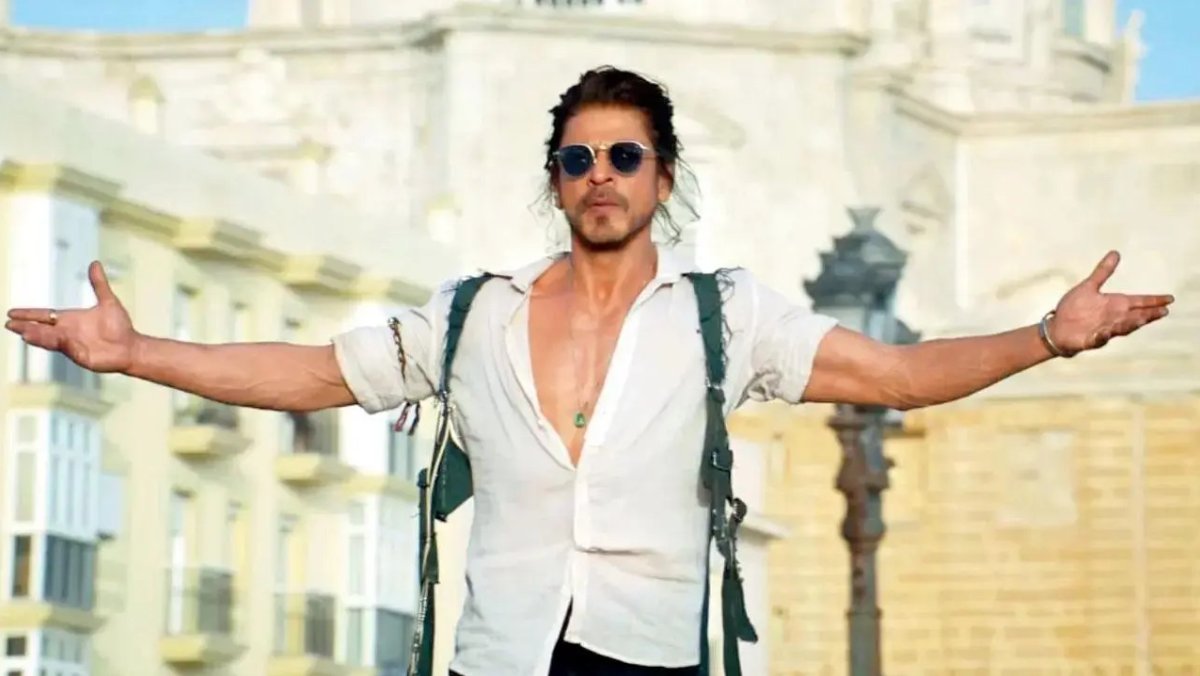 HUNTER__SINGH's tweet photo. 2015 se 2018 dekh kr laga tha
Shyd ab SRK ki peak dekh nahi paayege
But #Pathaan ne sab badal diya
Opng record se le kr highest grosser takk sab tod diye
Break ne kaam kiya log Taras gaye the SRK ko big screen pe dekhne ke liye
#3YearsOfPathaan https://t.co/8eaRiEM5FX